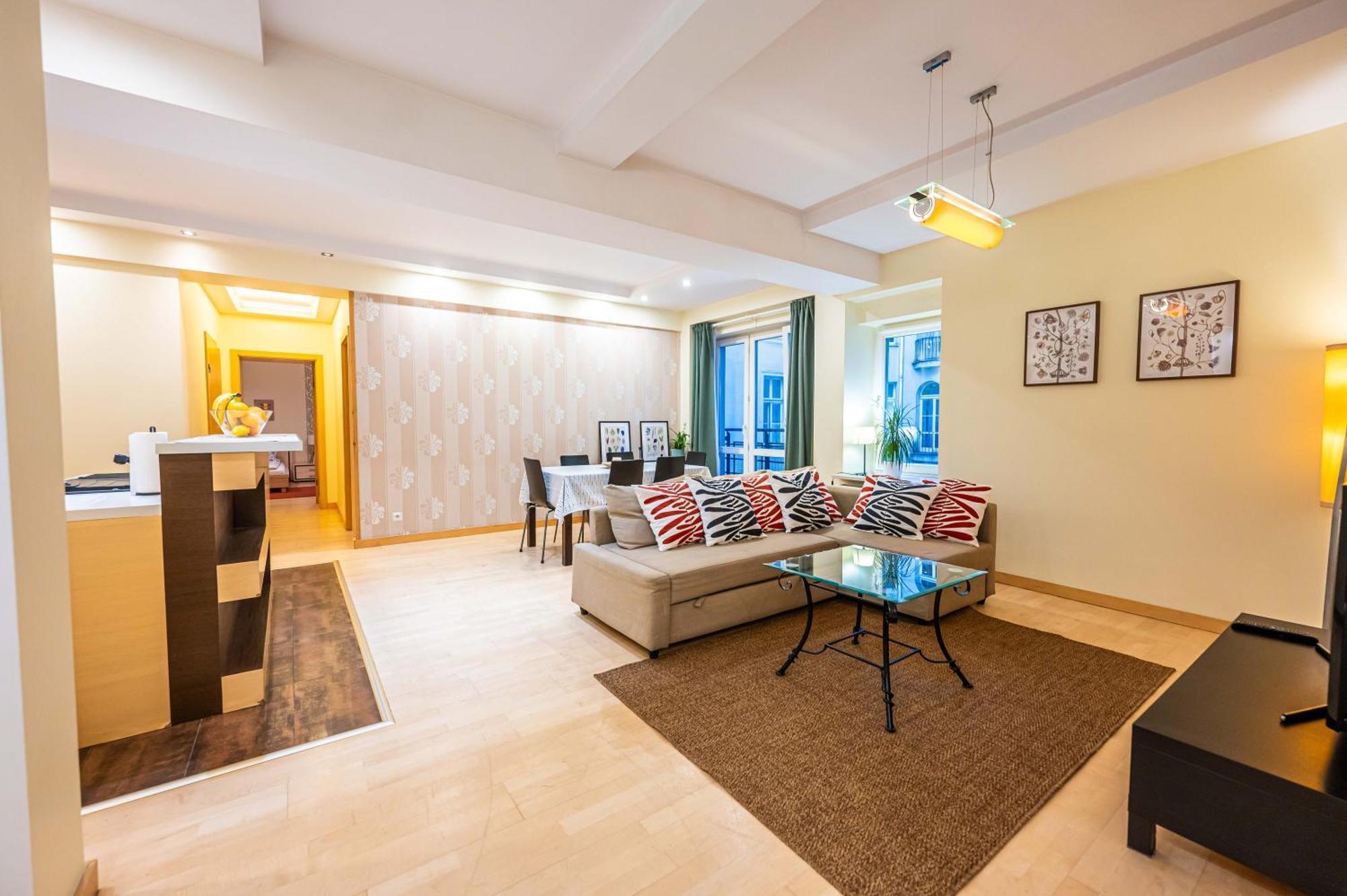 Apartment And Specious Two Bedrooms In The Old Town *