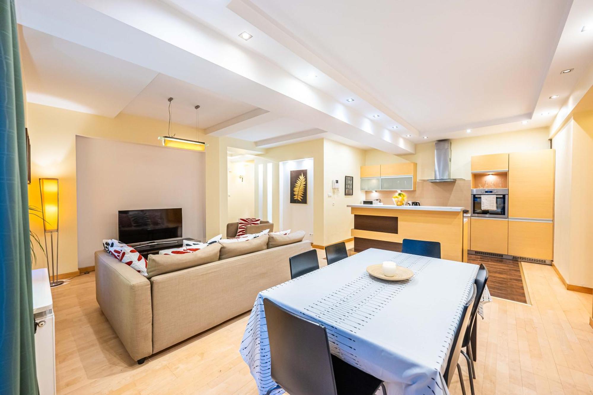 Apartment And Specious Two Bedrooms In The Old Town *