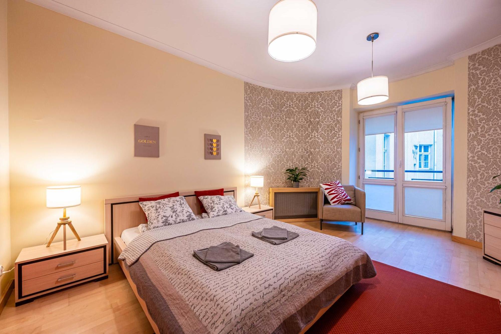 Apartment And Specious Two Bedrooms In The Old Town