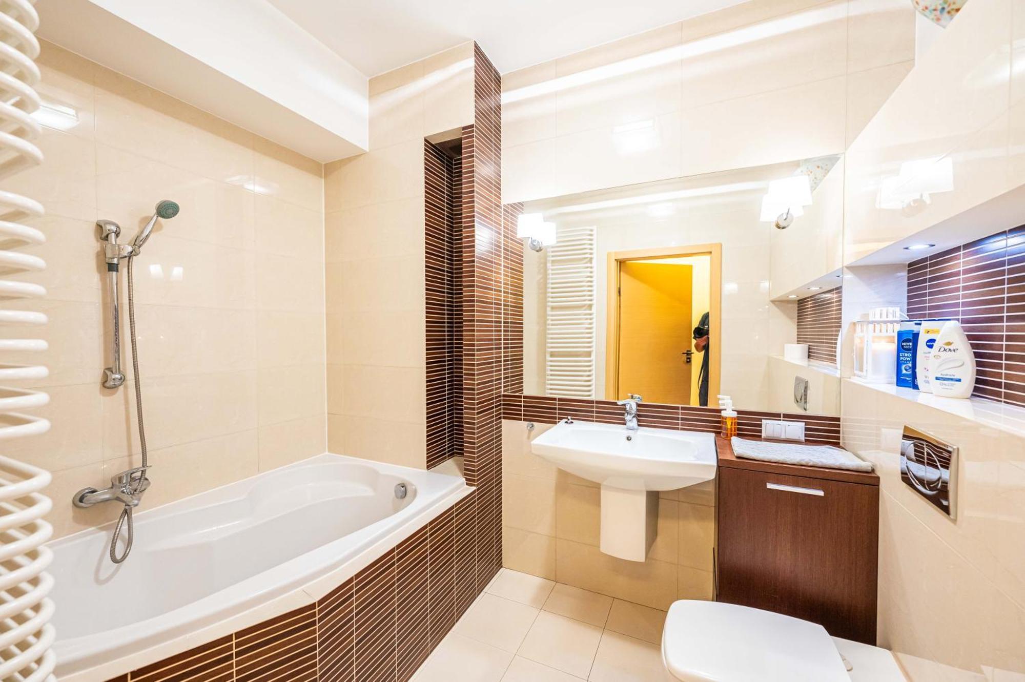 Apartment And Specious Two Bedrooms In The Old Town